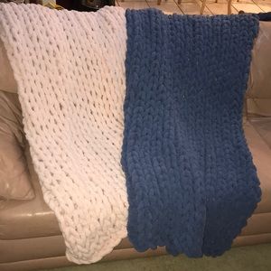 Handknitted thick blanket
